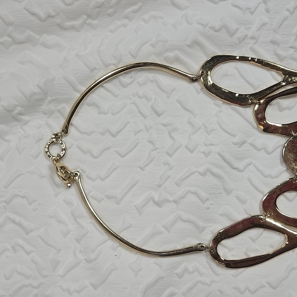 GOLDTONE NECKLACE / BIG ASYMMETRICAL DESIGN 16" - Picture 7 of 8